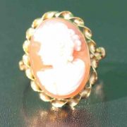 A-LARGE-CAMEO-SET-RING-DEPICTING-A-CLASSICAL-WOMAN-IN-PROFILE-18-CT-GOLD-UK-N-U-283284320513