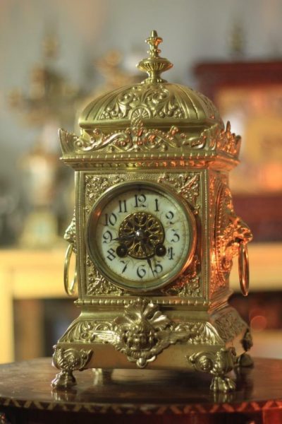 SMARTI-ANTIQUE-FRENCH-8-DAY-2-TRAIN-ROCOCO-MANTLE-CLOCK-SET-WITH-CANDLEABRAS-283578294148-2